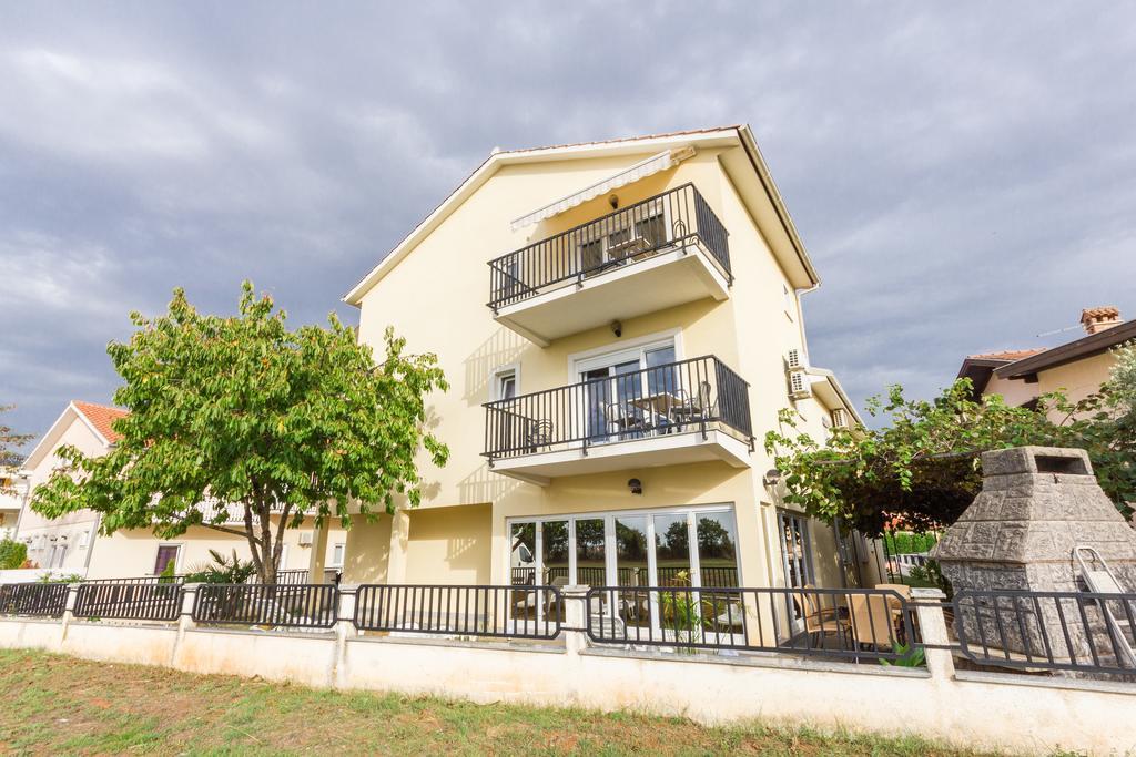 Apartments And Rooms Michaela Fažana Quarto foto