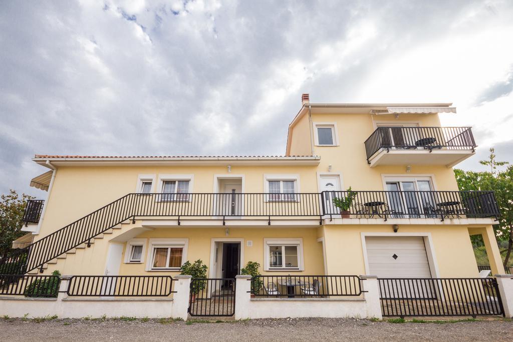 Apartments And Rooms Michaela Fažana Quarto foto